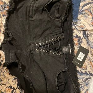 Fashion nova tie up shorts